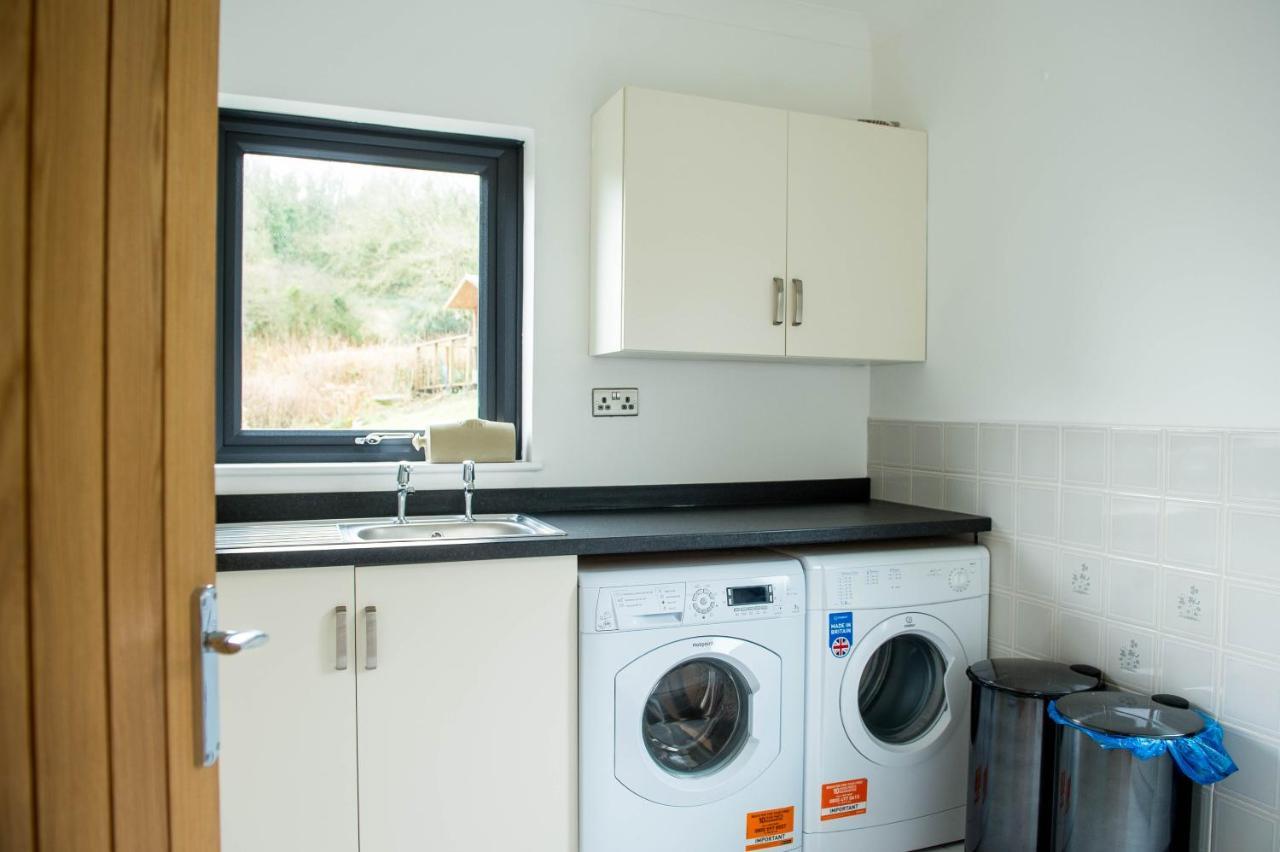 York Lodge- Spacious 3 Bed Bungalow With Wonderful Estuary Views Laugharne Eksteriør billede